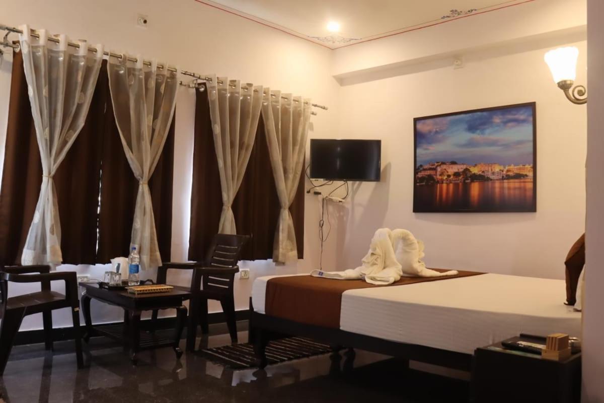 Hotel Shiv Palace ウダイプル エクステリア 写真