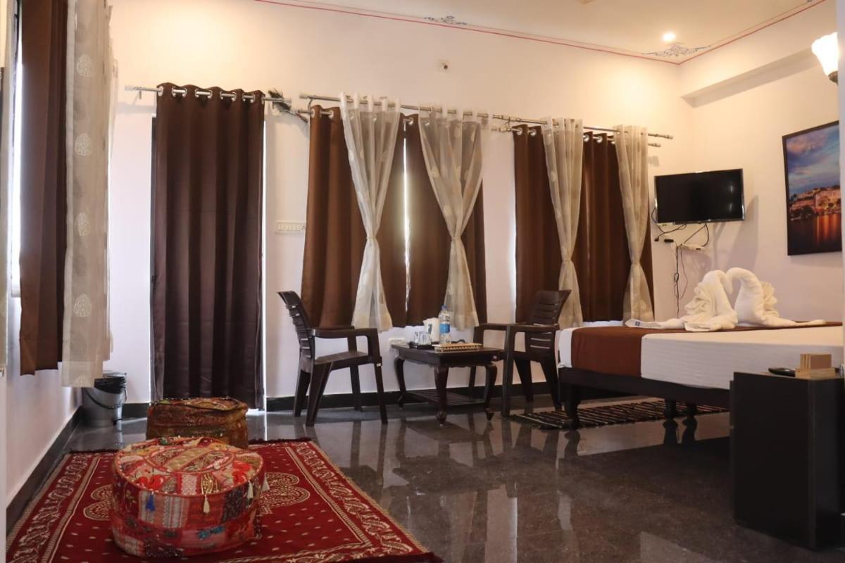Hotel Shiv Palace ウダイプル エクステリア 写真