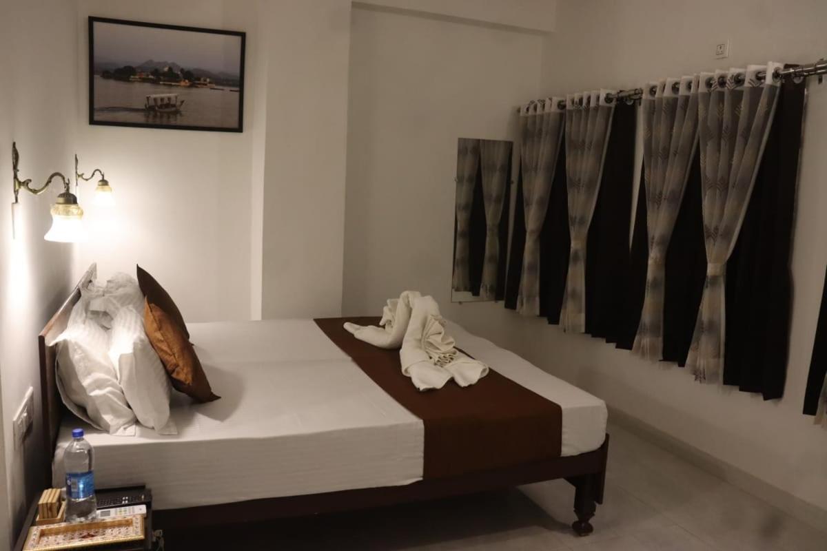 Hotel Shiv Palace ウダイプル エクステリア 写真