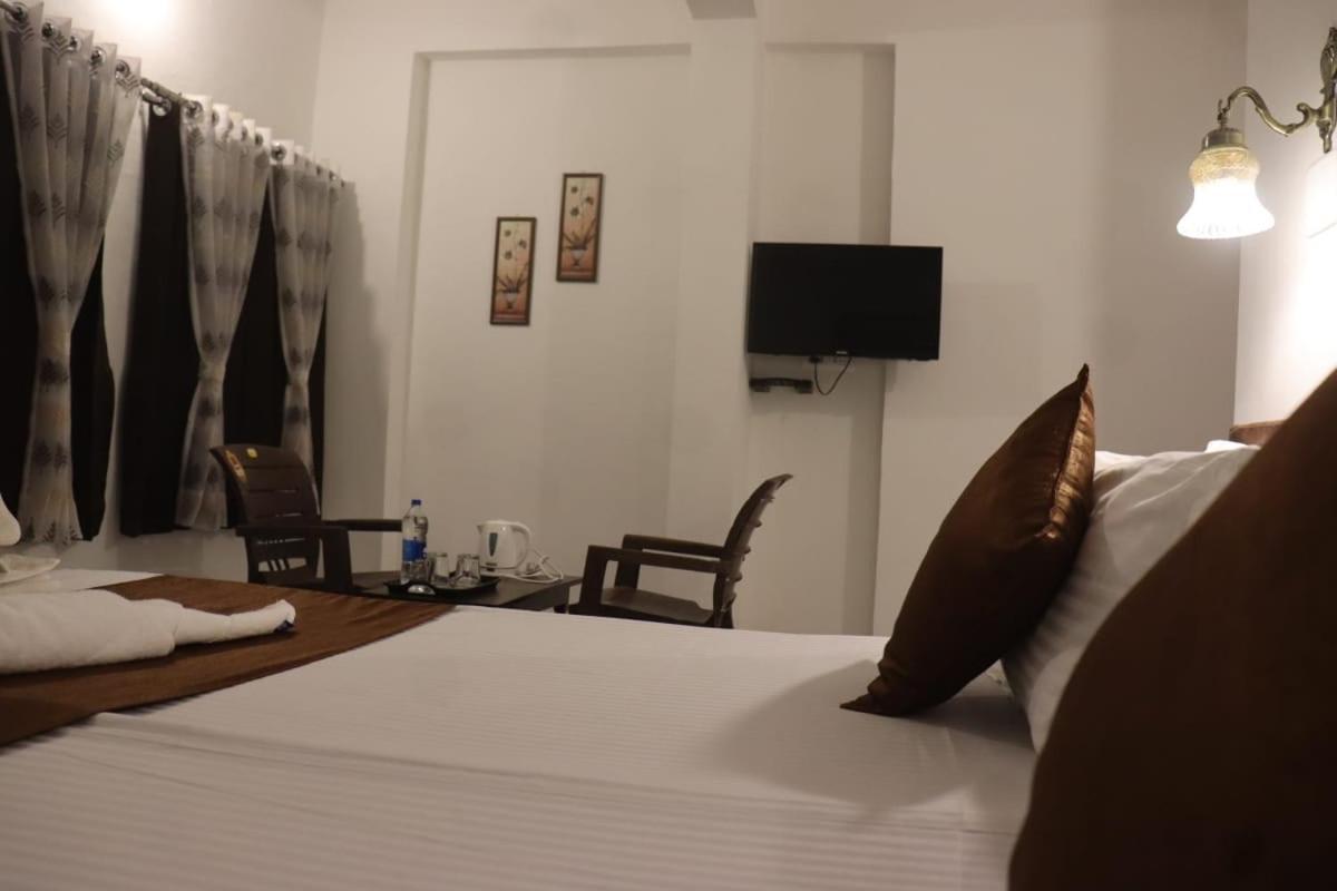 Hotel Shiv Palace ウダイプル エクステリア 写真