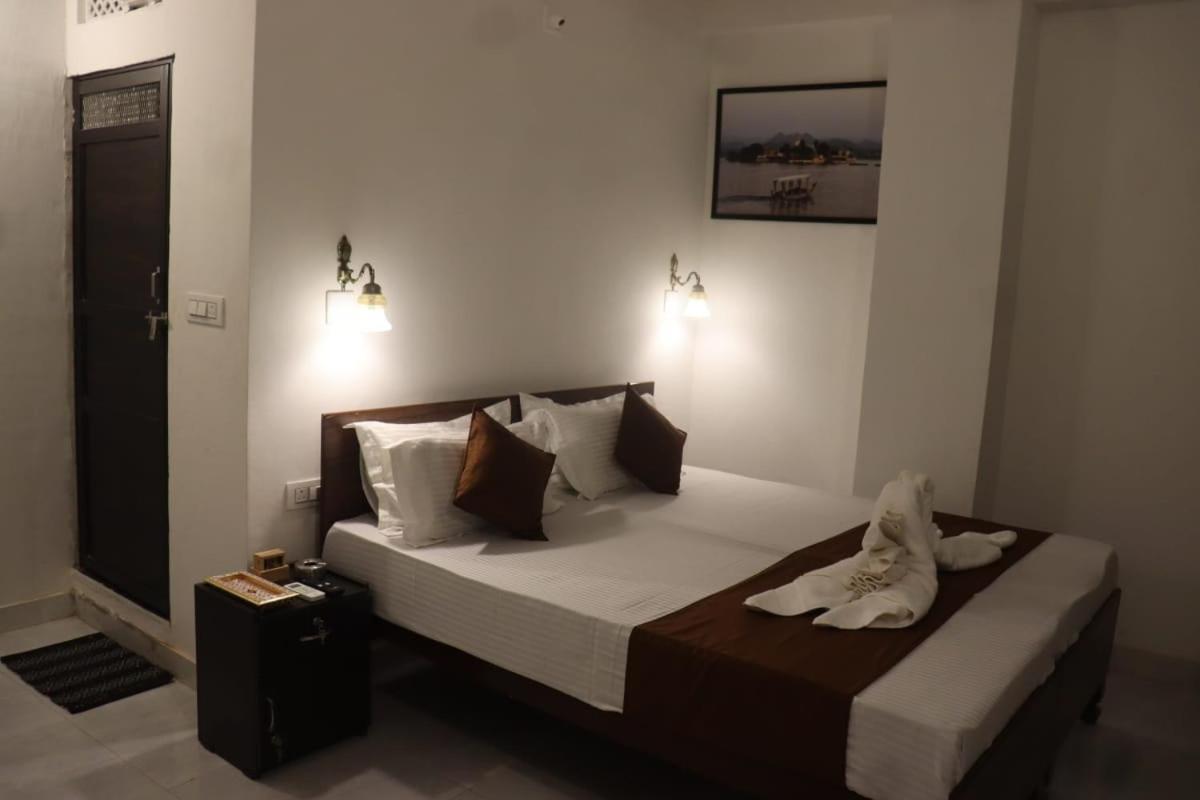 Hotel Shiv Palace ウダイプル エクステリア 写真
