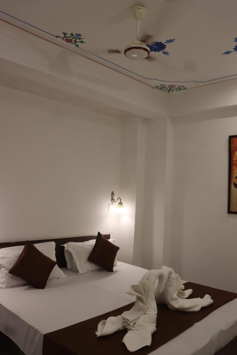 Hotel Shiv Palace ウダイプル エクステリア 写真