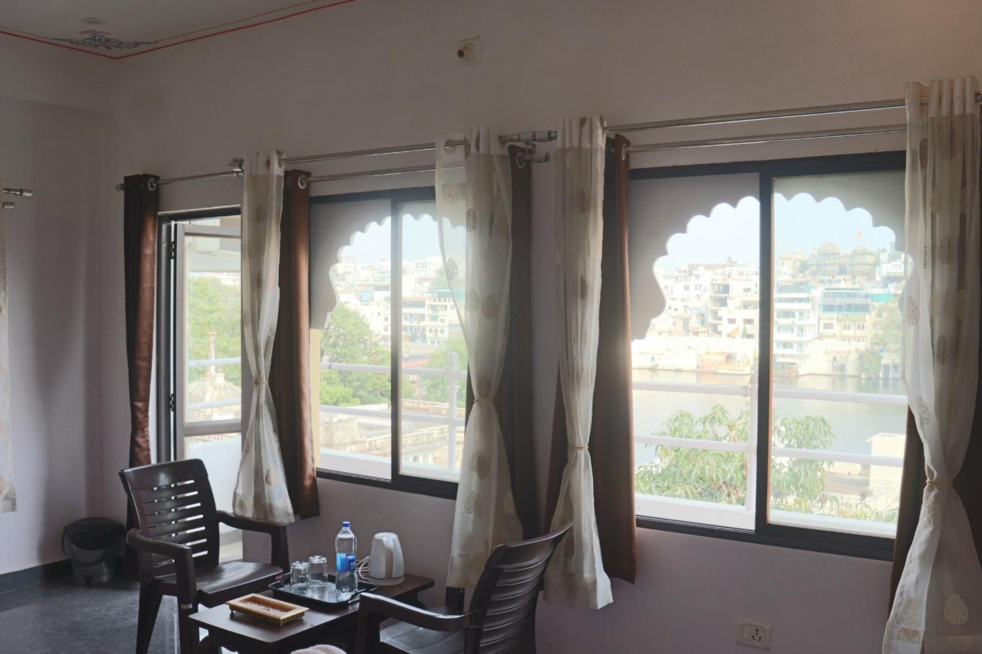 Hotel Shiv Palace ウダイプル 部屋 写真